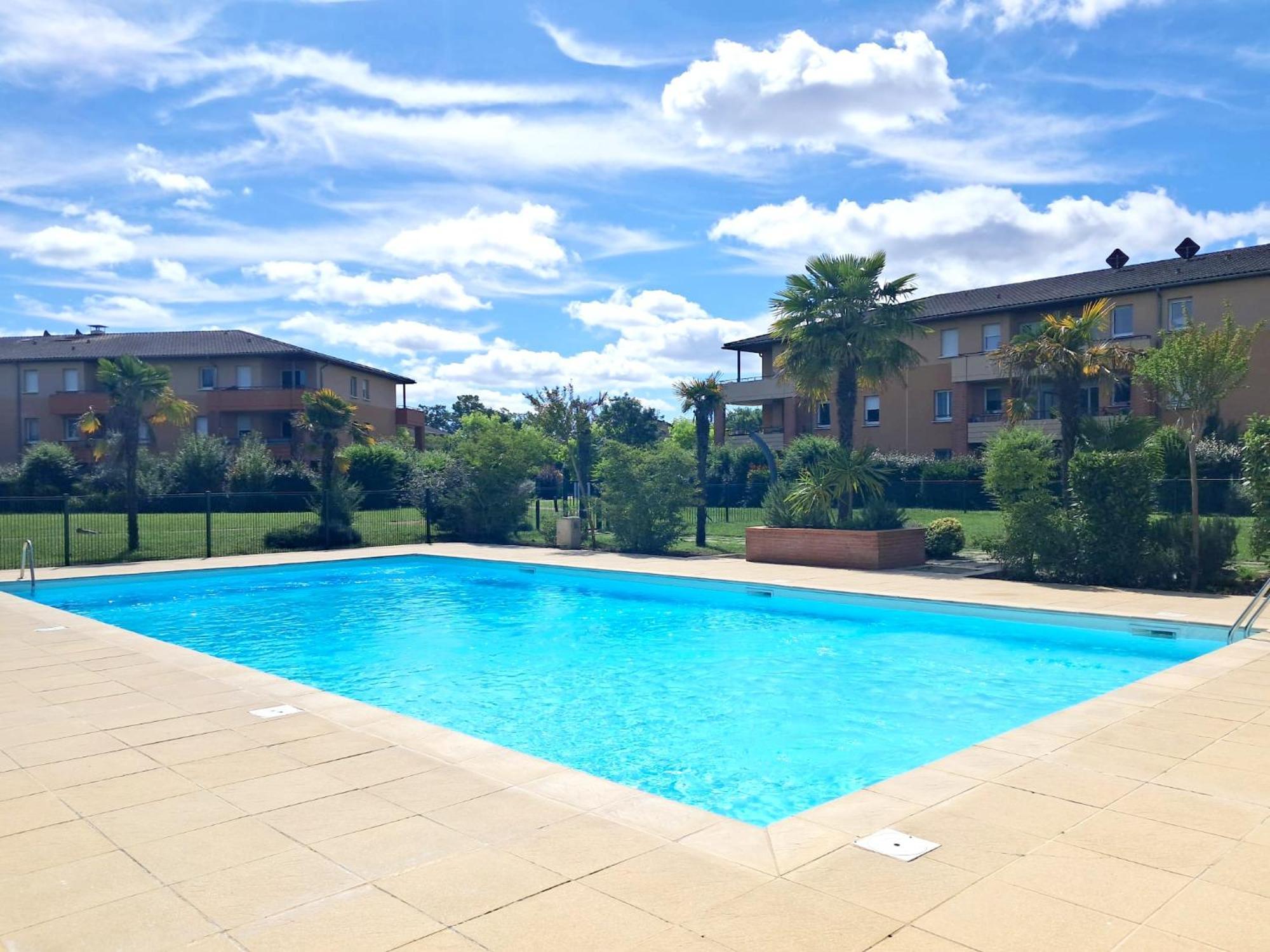 Le Montauriol - Logement Avec Terrasse - Piscine -Tennis - Place De Parking Privee Apartment Montauban Exterior photo